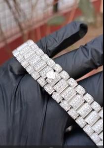 Reloj de plata con diamantes fabricado en India para mujer, con correa de acero inoxidable, ideal para regalo de aniversario. Disponible para la venta. - Product Image 4