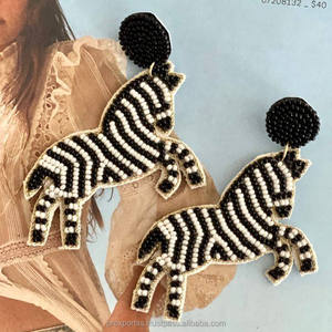 Pendientes de Aro Vibrantes para Mardi Gras, Joyería Bohemia para Niños, Tamaño Personalizado, para Fiestas y Festivales, Accesorio Llamativo en Morado, Verde y Amarillo - Product Image 3