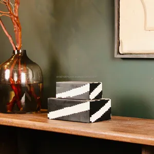 Joyero con incrustaciones de resina en blanco y negro, elegante almacenamiento hecho a mano para anillos, pendientes y recuerdos - Product Image 4