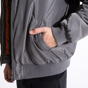 แจ็คเก็ตวิซาร์ดคุณภาพสูง ปักโลโก้ได้ตามต้องการ สไตล์เท่ห์ แจ็คเก็ตวิซาร์ดขนแกะสำหรับฤดูหนาว แจ็คเก็ตเบสบอลทรงบอมเบอร์สำหรับผู้ชาย - Product Image 4