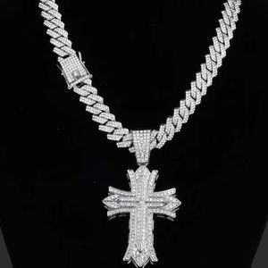 Collier Pendentif Croix en Argent Sterling 925 Plaqué Or 18K pour Homme, Chaîne Maille Cubaine Entièrement Sertie de Moissanite, Style Hip Hop, USA UK - Product Image 1