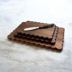 Tabla de cortar de acacia negra maciza con borde festoneado, recién llegada: Bloque de corte hecho en EE. UU. para cocinas - Product Image 5