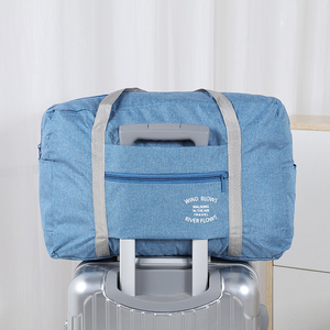 Sac de sport décontracté en nylon vert grande capacité 30-40L, fermeture éclair, sangle réglable, poignée souple, utilisation en salle de sport, unisexe - Product Image 3