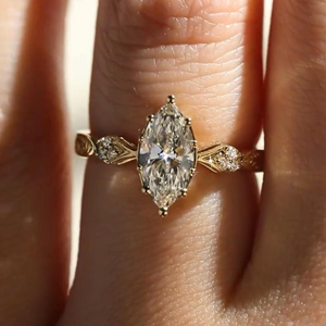 Bague de fiançailles Art Déco avec diamant de laboratoire taille marquise 2,5 carats - Product Image 2