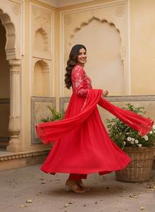 Ensemble Kurta Rouge Premium avec Imprimé Bandhani en Soie Delta Lourde, Manches Longues, Col en V – Vente en Gros - Product Image 6