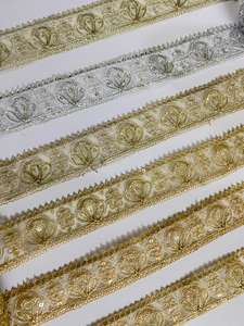 Ropa de Hogar Elegante y Atemporal Hecha a Medida con Lentejuelas Bordadas, Perlas, Encaje, Organza, Diseño Floral Ecológico y Estilo Ejecutivo - Product Image 2