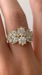 Anillo de Compromiso y Aniversario de Moissanita con Corte Redondo para Mujer, Chapado en Oro Amarillo de 14K - Product Image 3