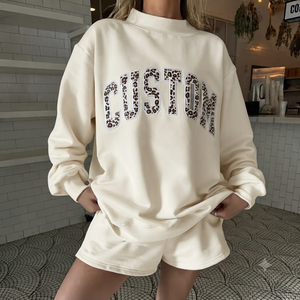 เสื้อสเวตเชิ้ตคอเต่าโอเวอร์ไซส์สำหรับผู้หญิงไซส์ใหญ่ ผ้าฝ้ายเนื้อนุ่ม แขนยาว สไตล์สตรีทแฟชั่น ฤดูหนาว พิมพ์ลายประดับเลื่อม - Product Image 1
