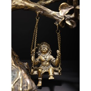 12 pulgadas Bal Krishna Idol en columpio Latón duradero y escultura de piedra Obra de arte - Product Image 1