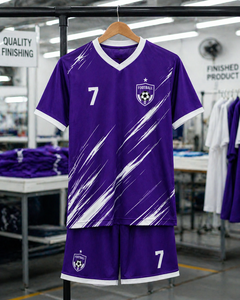 ชุดฟุตบอลระดับพรีเมียมพร้อมเสื้อฟุตบอลออกแบบเอง กางเกงขาสั้นเข้าชุด และชุดทีมสำหรับการฝึกซ้อม - Product Image 6