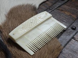 Peigne en os de buffle idéal pour hommes et femmes, offrant un lissage en douceur sans électrostatique ni casse par Curio Craft - Product Image 5