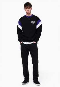 เสื้อสเวตเชิ้ตคอกลมสีดำทรงโอเวอร์ไซส์สำหรับผู้ชาย ยี่ห้อ ONETEN APPAREL รุ่น 10  ผ้าถักเนื้อฝ้าย สไตล์ลำลอง - Product Image 2