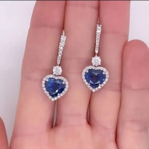 Pendientes Elegantes de Piedra Azul con Corte de Corazón de Moissanita 925 de Trendy Look, Chapados en Oro Blanco de 18K para Mujer - Product Image 2