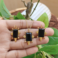 Collier Pendentif Chaîne Rectangulaire en Laiton Plaqué Or 18 carats avec Pierre Précieuse Onyx Noir, Style Punk, Idéal pour Femme, Bijou de Mode, Meilleur Choix pour Fiançailles