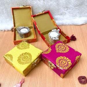 Hermosa caja cuadrada para efectivo con portavelas de madera con estampado de vaca para decoración de bodas, Haldi, recuerdo de fiesta Mehendi. - Product Image 1