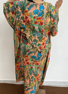 Hermoso Vestido Kaftán de Algodón Estampado para Mujer con Tela Ligera, Diseño Artístico Vibrante y Corte Holgado que Cubre Todo el Cuerpo - Product Image 5