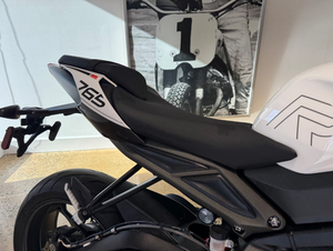 Los Mejores Distribuidores de la Motocicleta Deportiva Triumph Street Triple 765 R 2025 en Venta - Product Image 2