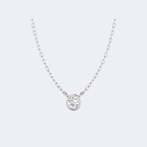 Collier solitaire en diamant de laboratoire rond serti clos de 0,20 carat en or plaqué 9 carats, style luxueux - Product Image 2