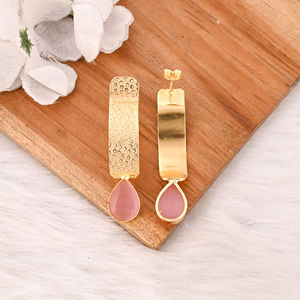 Boucles d'oreilles élégantes en laiton plaqué or avec pierre précieuse œil de chat rose sertie, bijoux de mode pour femmes - Product Image 5
