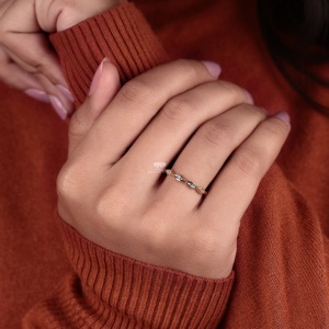 แหวนแต่งงานแบบเกลียวประดับเพชรแล็บโกรว์ ดีไซน์อินฟินิตี้ ทองคำขาว 14K สามารถสวมซ้อนกันได้ เหมาะสำหรับเจ้าสาว สไตล์มินิมอล สำหรับวันครบรอบ - Product Image 6