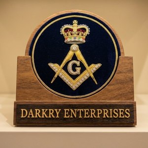 Parche Masónico Personalizado Hecho a Mano con Hilo de Oro, Escudo, Corona, Compás Cuadrado, Cinta, Insignia Ceremonial para Blazer y Uniforme - Product Image 3