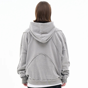 เสื้อฮู้ดสีเทาขนาดใหญ่พิเศษ ดีไซน์แบบ Patchwork พร้อมโลโก้ด้านหน้า ทรง Unisex ผ้า French Terry - Product Image 2