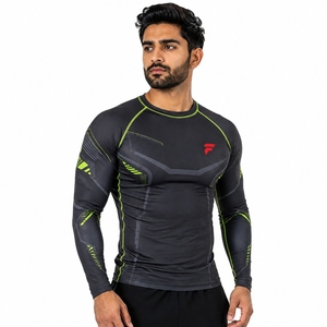 Camiseta de compresión profesional que ofrece comodidad ligera, ajuste seguro y excelente movilidad durante el entrenamiento intensivo. - Product Image 1