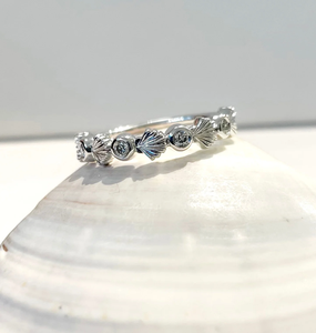 Anillo de Oro de 14K con Diamantes en Forma de Concha de Vieira, 0.19ctw, Bisel Redondo, Diamante Cultivado en Laboratorio, Anillo de Boda, Anillo Apilable con Diseño Náutico Costero - Product Image 4
