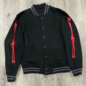 Veste universitaire vintage personnalisable en laine/polyester avec logo brodé, fermeture boutonnée sur le devant, hiver, grandes tailles, écologique - Product Image 6
