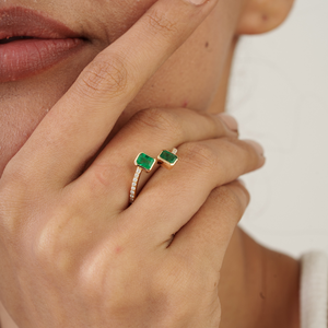 แหวนทองคำแท้ 14K สีเหลือง ดีไซน์เรียบหรู ประดับมรกตและเพชร แบบเปิดวงแหวน  งานแฮนด์เมดสั่งทำพิเศษ - Product Image 4