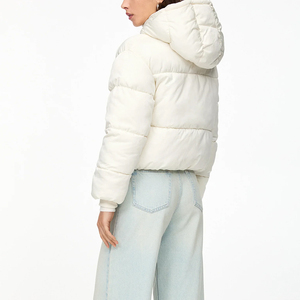 Vente en gros - Offre Spéciale - Doudoune courte matelassée brillante et chaude pour femme, grande taille, style streetwear, avec fermeture éclair - Product Image 3