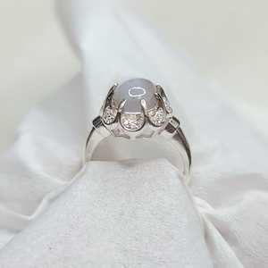 Anillo de Zafiro Blanco de Ceilán Sin Calentar con Zafiro Estrella y Metal Mixto Alpaca para Mujer, Joyería de Lujo Hecha a Mano con Piedras Preciosas - Product Image 3