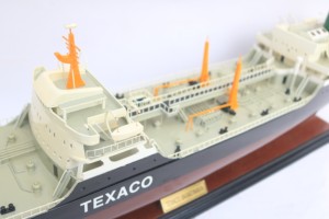 Citerne à pétrole TEXACO SKANDINAVIA |   Modèle de navire norvégien artisanal en bois pour les amateurs de navigation, décoration, cadeau d'affaires - Product Image 3