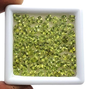 Péridot Vert Naturel Taillé en Cœur 4mm Facetté, Pierre Précieuse en Vrac, Prix de Gros, Pierre de Péridot en Gros pour la Fabrication de Bijoux - Product Image 1
