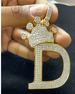 Colgante Personalizado con Inicial, Plata 925, Moissanita VVS, Corte Brillante Redondo, Colgante de Lujo con Nombre y Logotipo Personalizados - Product Image 2