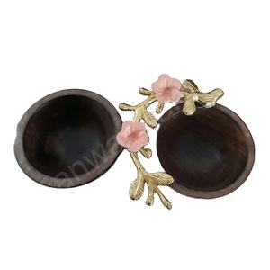 Accessoires de cuisine de haute qualité Bol de service décoratif floral en bois et métal - Product Image 1