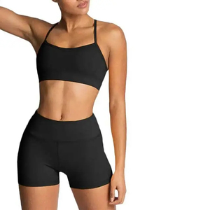 Ensemble de sport pour femme : soutien-gorge et short de gym en tissu extensible respirant en polyester et élasthanne de qualité supérieure pour le yoga et les activités sportives - Product Image 1
