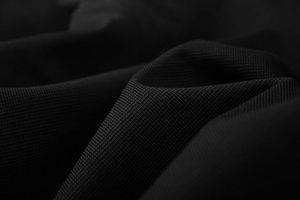 เสื้อยืดคอกลมแขนสั้นผ้าคอตตอนสีพื้นสีดำสำหรับผู้ชายทรงพอดีตัวลำลองเสื้อถักกันขน - Product Image 3