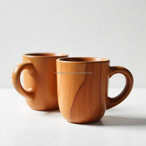 Tasse et tasse élégantes en bois naturel fabriquées à la main pour le thé, le café et les boissons chaudes avec un design écologique et durable - Product Image 3