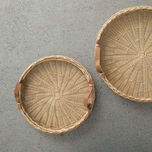 Élément décoratif de table, pièce unique faite à la main avec plateau en verre trempé et rotin. - Product Image 5