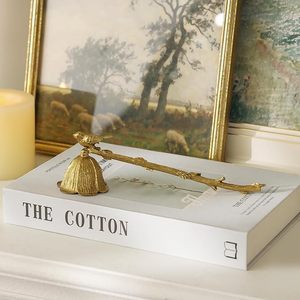 Éteignoir à bougie doré à motif floral avec long manche, éteignoir à bougie vintage élégant avec oiseau, éteignoir à flamme décoratif en métal - Product Image 2