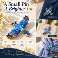 Broche de chapeau en alliage de zinc émaillé souple, thème animalaire Blue Jay, personnalisée, de luxe, impeccable et attrayante, pour les amoureux des oiseaux, vente en gros
