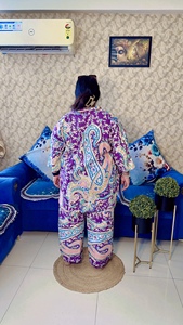 Conjunto de Dos Piezas para Mujer, de Algodón Puro, Estampado Floral, Sin Tejer |   Estilo de Oficinista |   Top Corto y Pantalones Hasta la Rodilla |   Un bolsillo lateral |   Transpirable - Product Image 3