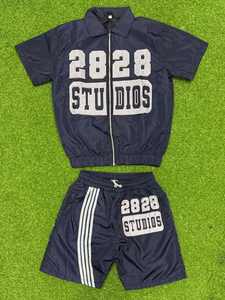 Conjunto de Sudadera con Capucha y Pantalones Cortos con Cremallera Personalizado, Bordado Desgastado, Parche, Lavado Ácido y Pedrería para Hombre - Product Image 4