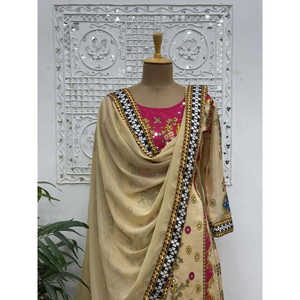 Ensemble de costume rose fantaisie pour femme DHK avec un magnifique imprimé numérique et un travail artisanal en miroir véritable, taille S - Product Image 4