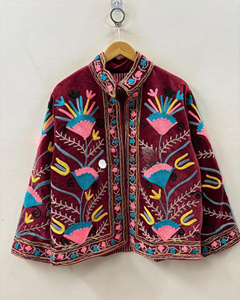 Chaqueta Floral Bordada a Mano en Color Morado con Cuello Alto y Manga Larga, Estilo Prairie Chic, Prenda Exterior de Algodón Tejido, Precio al por Mayor - Product Image 2