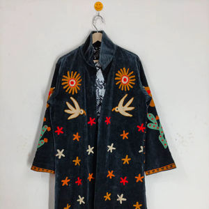 Manteau en velours Suzani, veste longue en coton brodée de fleurs, manteau d'hiver bohème - Product Image 1