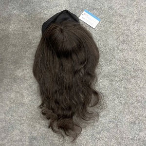 PRIX DE GROS : Perruque à bonnet ondulée avec raie libre, extensions de cheveux humains 100% vietnamiens, prête à être expédiée - Product Image 1
