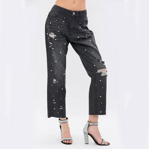 Jeans ajustados negros para mujer con adornos laterales elegantes y dobladillo sin rematar, de cintura alta, elásticos, de mezclilla perlada. - Product Image 1