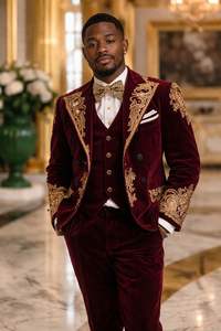 Ensemble de costume de mariage pour homme en velours bordeaux brodé – Smoking de marié 3 pièces avec blazer, gilet et pantalon ornés de broderies dorées - Product Image 2